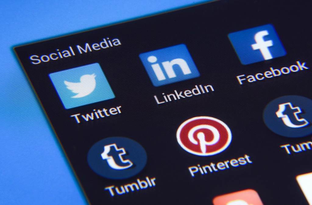 Social Media Icons Smartphone LinkedIn Pinterest Logo